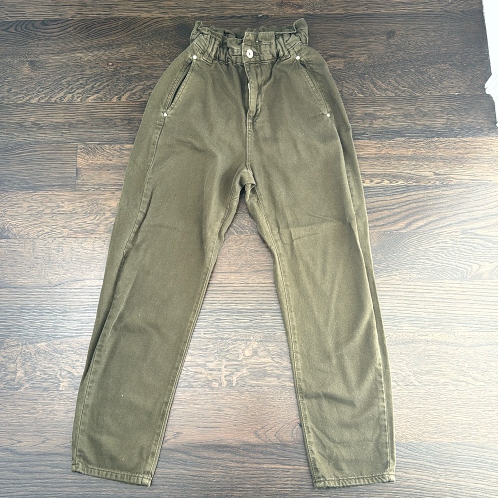 ZARA High-Waisted Paperbag Baggy olive green Jeans  Size 0